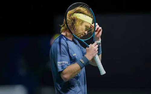 Обидная концовка сезона для Рублёва. Россиянин избил сетку, но Шелтона не переиграл