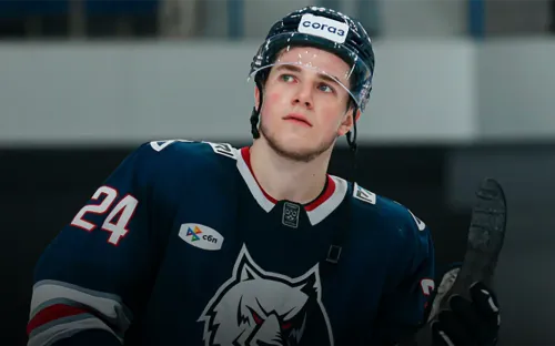 «Под бросок Овечкина не лёг бы, жить хочу». Над звездой КХЛ смеялись в США