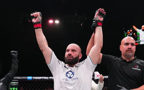 Бонусы для ставок на турнир UFC 316 от российских букмекеров