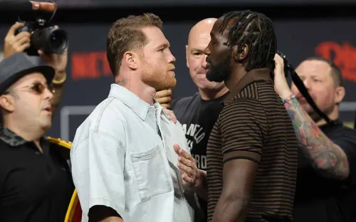 Два абсолютных чемпиона на одном ринге. Сможет Канело нанести Кроуфорду первое поражение?