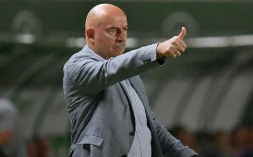 А «космос» просто открывался. Как «Ахмат» сбрил усы неудач и отпустил бороду успеха