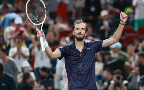 Медведев спокойно задавил «австралийского демона». Шанхайская «коптильня» не помешала