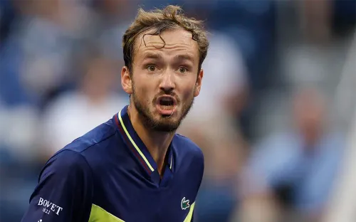 Отборный мат и огромные штрафы. Ужасный и счастливый US Open Дани Медведева