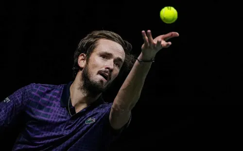 Спасительный Париж Медведева. При каком раскладе Даниил едет на Итоговый?