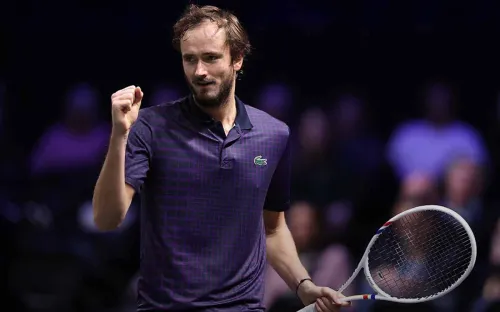 Волевой камбэк Медведева. Судья «украла» гейм у Даниила, но он смог вернуться в нужный час