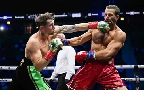 Самый брутальный нокаут года. Легенду ММА почти убил профессиональный боксёр