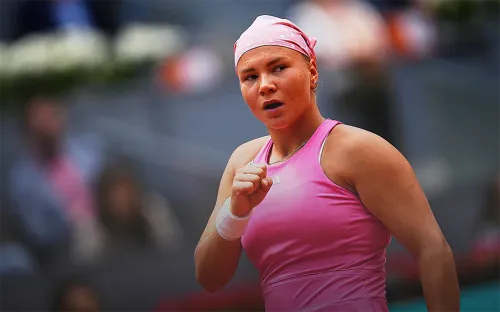 Мирра, догоняй. Шнайдер первой из россиянок вышла в 1/8 Рима