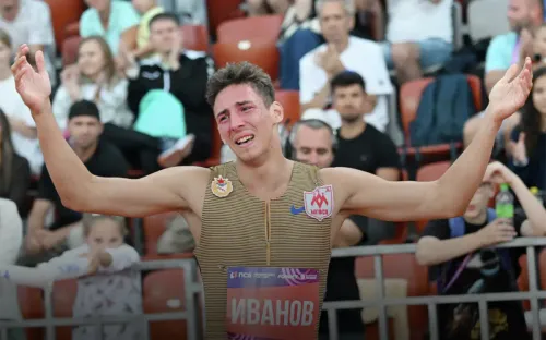 Побил рекорд страны ценой здоровья. Чемпиона России увезли со стадиона на кресле-каталке