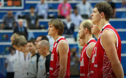 Ошибка с гимном России вызвала гнев и слёзы. В Литве надругались над памятью и символом