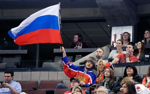 На чемпионате мира запретили флаг России. В Чехии провоцируют беспорядки