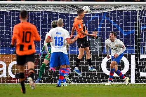 Сенсационная победа «Шахтёра». Игроки «Барсы» били куда угодно, но не в ворота