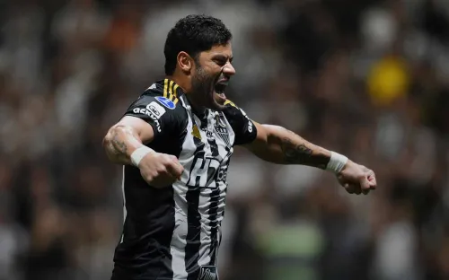 А как у нас Халк? Старый знакомый в 39 лет тянет «петушков» к титулу