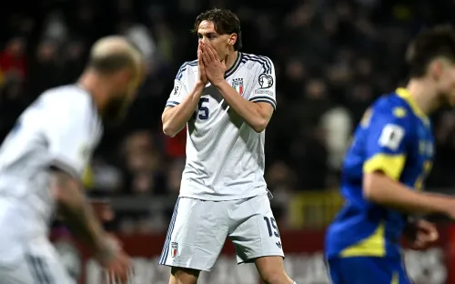 Лимит на легионеров, новый календарь и старые стадионы. В Италии — паника после провала