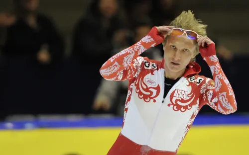 Победу русского конькобежца испортили канадцы. Цирк вместо церемонии награждения