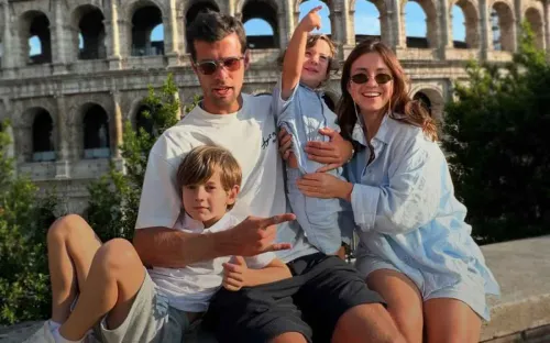 Судьба свела их в восемь лет. Лучший теннисист России своей карьерой обязан супруге