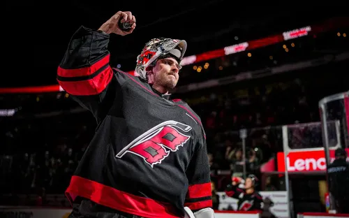 Провалился, но восстал. Молодой российский вратарь – лучший в НХЛ прямо сейчас