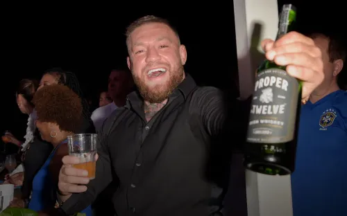 Макгрегор продолжает хулиганить. Экс-чемпион UFC ударил человека в ночном клубе