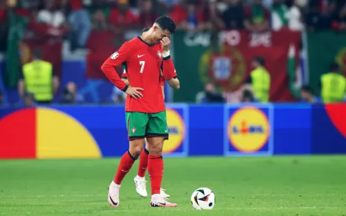 Истерика Роналду едва не утопила Португалию. Легенду успокаивали всей командой