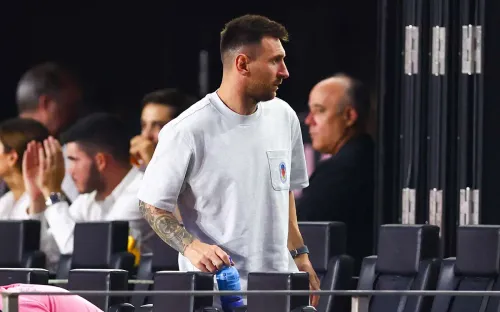 Странные ритуалы и алкоголь от стеснительности. Таким Месси мы ещё не видели