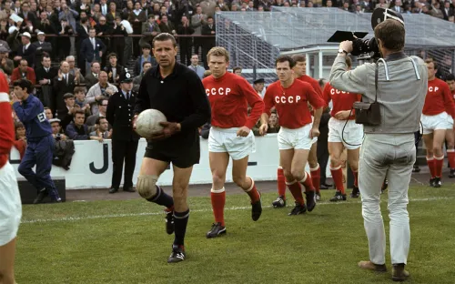 Жуткий провал на приёме королевы Англии. Сам Яшин не вразумил сборную СССР