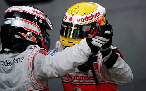 «Макларен» обошли на финише сезона. Команда слишком увлеклась борьбой своих пилотов