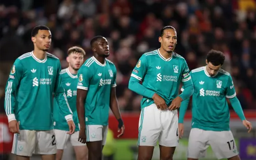 «Ливерпуль» терпит бедствие. «Манчестер Юнайтед» обошёл мерсисайдцев