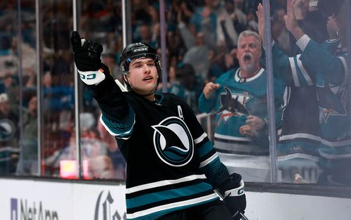 Будущее хоккея уже здесь. Неуязвимый Маклин заменит Овечкина и Кросби на обложках