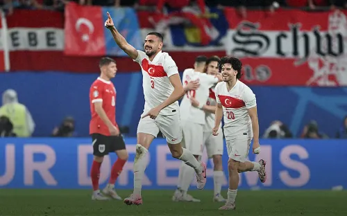 Турецкого игрока наказали за экстремистский жест. Евро борется с национализмом