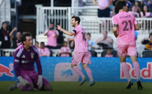 «Бригада» не в силах справиться с Месси. Аргентинец учинил разгром