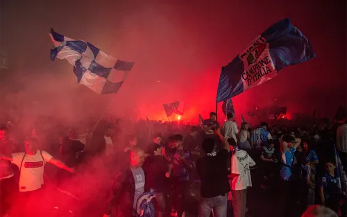 Этот город в огне… «Наполи» во второй раз за три года стал чемпионом Италии