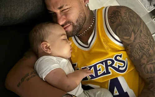 «Через пару лет обанкротится». Неймар играл в покер на дне рождения дочери