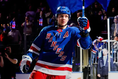 Панарин обошёл Овечкина и Малкина. «Нью-Йорк» Хлебушка в трёх шагах от чемпионства