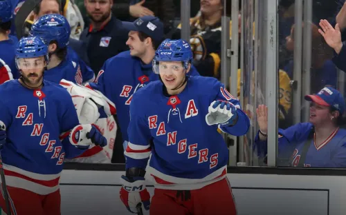 Панарин побил очередной рекорд. Но игроки «Бостона» помогали ему, как могли