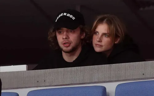 За ними следили каждый день. Как Панарин влюбил в себя дочь главного тренера сборной