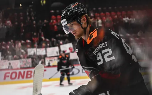 «Авангард» достойно смотрелся бы в НХЛ». Интервью Василия Пономарёва