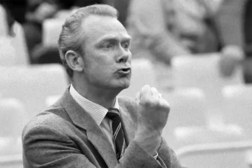 «Нам кубок не нужен». Легендарный советский тренер устроил протест в Европе