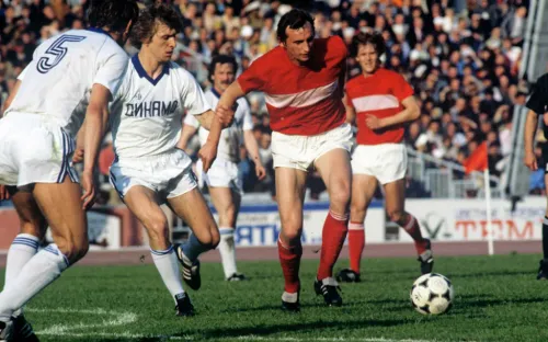 «Пьяница и наркоман». Звезду «Спартака» выгнали с базы за… неправильную музыку