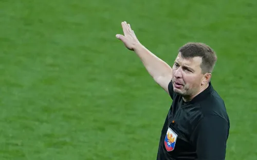 «Зенитовский судья». Как «Спартак» и «Зенит» играют с Вилковым на поле