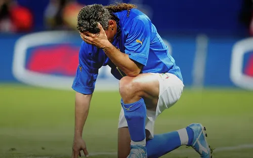 Пистолетом по голове. Вооружённые грабители напали на легенду футбола