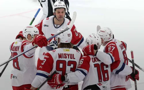 «Локомотив» преподал Профессору урок. СКА покинул зону плей-офф после домашнего поражения