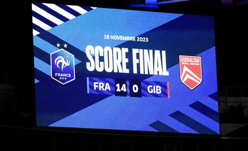 Гибралтар получил 14 мячей от Франции. Что делать УЕФА с футбольными «карликами»?