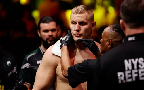 Кортес-Акоста идёт без поражений пять боёв подряд. Продлит серию в поединке с Павловичем?