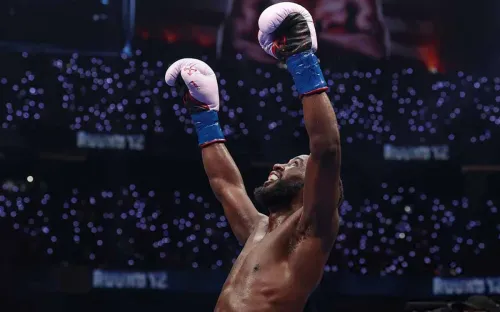 С улыбкой разорвал Канело. Танцующий Кроуфорд установил величайший рекорд в истории бокса