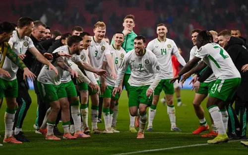 «К чёрту всё!» Ирландия ещё не прошла на мундиаль, но устроила национальный праздник