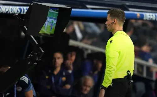 Футбол под колпаком ВАР. Отдадут ли судьям абсолютную власть над игрой?
