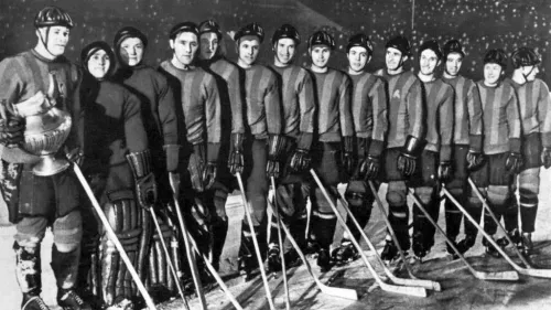 Крутая хоккейная команда трагически погибла на Урале. Катастрофу скрывали 20 лет