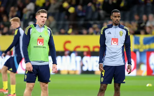 Швеция терпит крах в отборе к ЧМ-2026. Дорогущие Исак и Дьёкереш не спасают