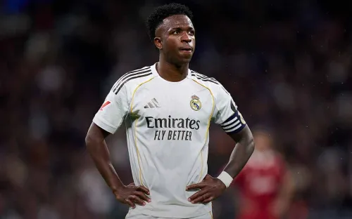 Винисиус поставил ультиматум «Реалу», «МЮ» подобрал замену Каземиро. Главные слухи Европы