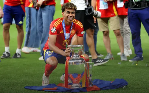 Уникальный вундеркинд. Ямаль сам себя поздравил рекордами и победой на Евро