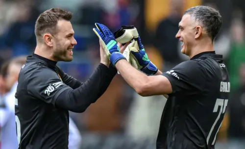 Драма Мандрыкина, спаситель Габулов и мемный Кырнац. Что стало с конкурентами Акинфеева?